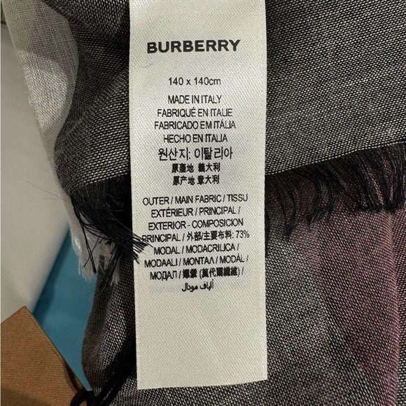 Burberry scarf nwt authentic - Picture 5 of 8